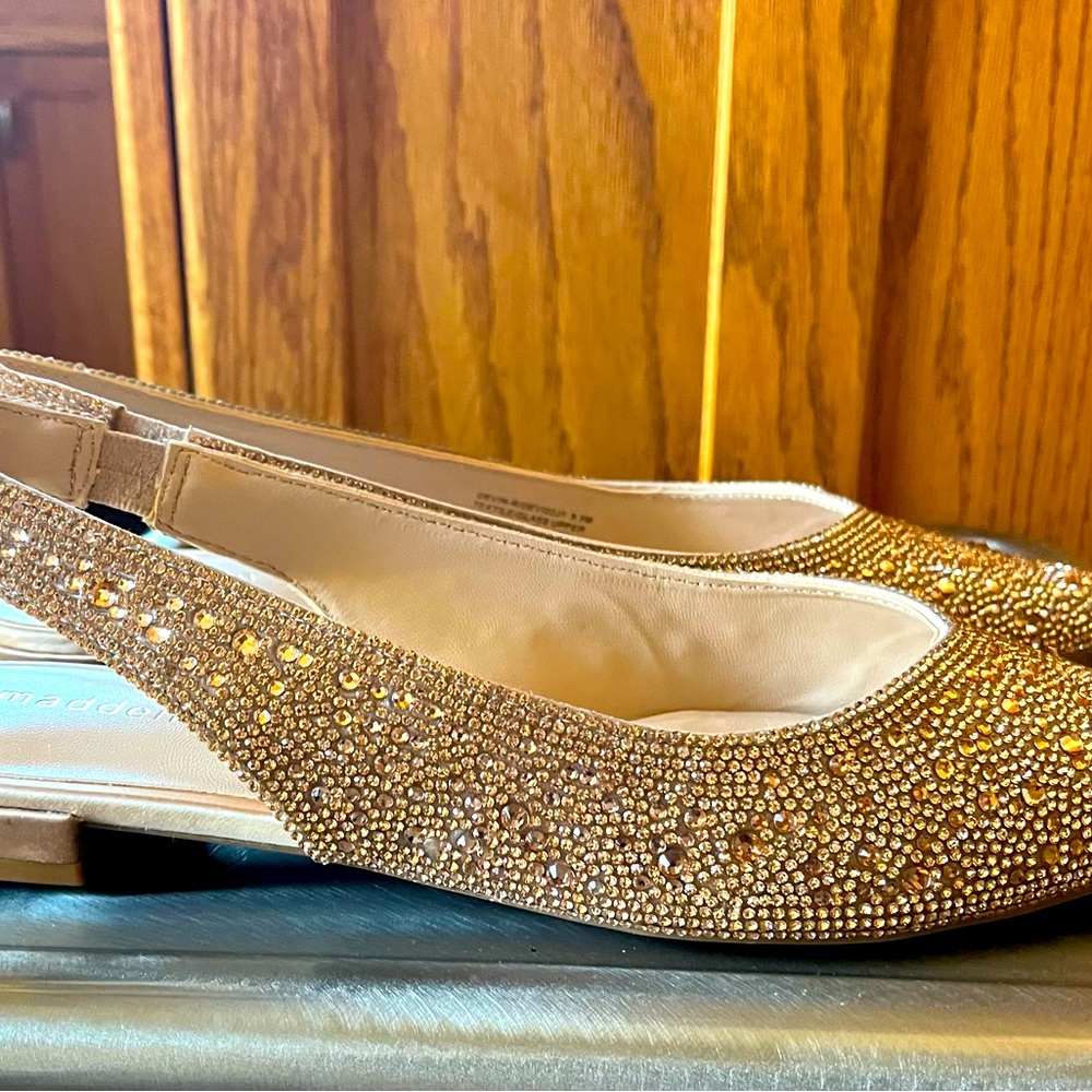 New in box MADDEN GIRL SIZE 8.5 DEVIN-R Nude Multi flats